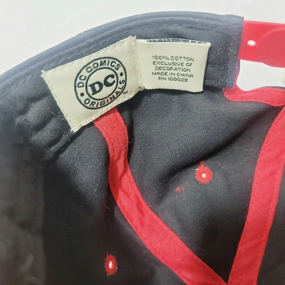 Dc Comic Men's Batman Hat Back Snap Button & Top Solid Black/Red - Picture 6 of 6